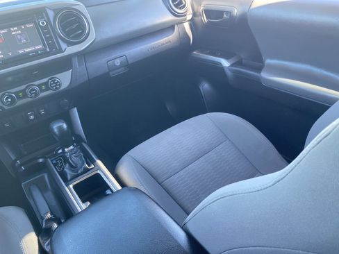 Used 2018 Toyota Tacoma SR5 image 18