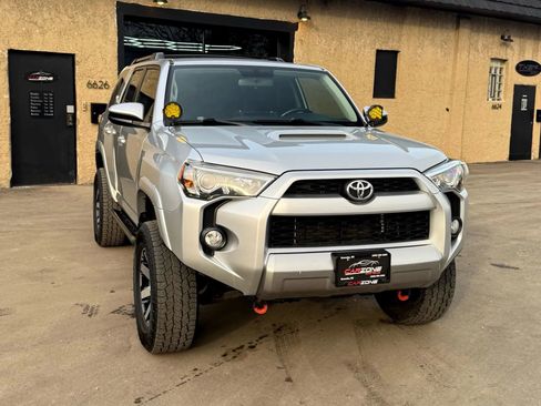 Used 2019 Toyota 4Runner TRD Off-Road AWD/4WD image 3