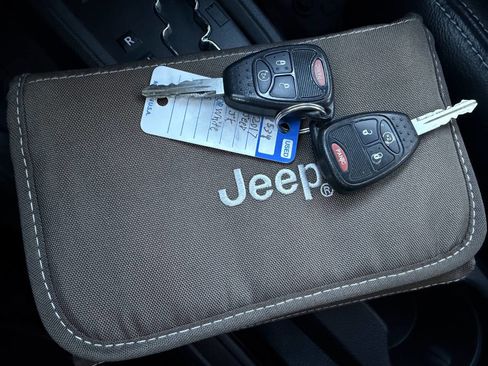 Used 2017 Jeep Wrangler Unlimited Sahara w/ Connectivity Group image 26