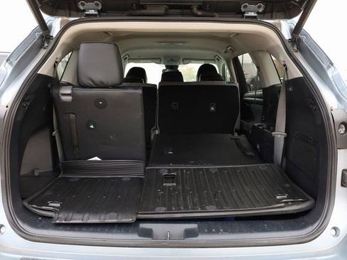 Used 2022 Toyota Highlander LE image 28