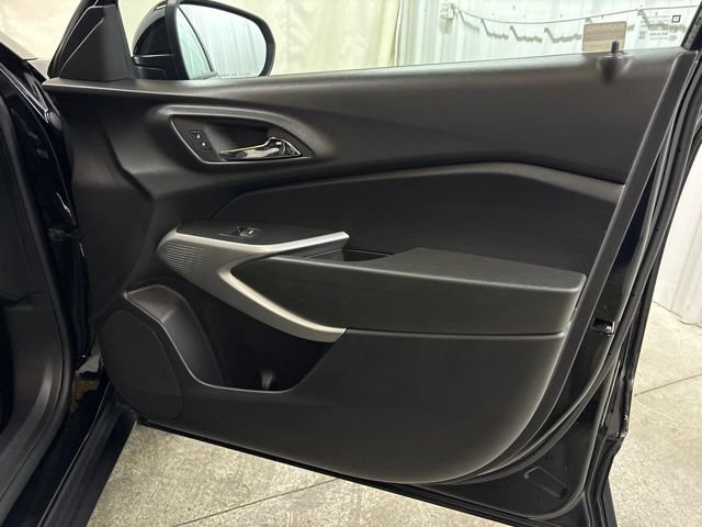 Used 2024 Chevrolet Trax RS FWD image 25