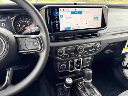 New 2025 Jeep Gladiator Sport image 15