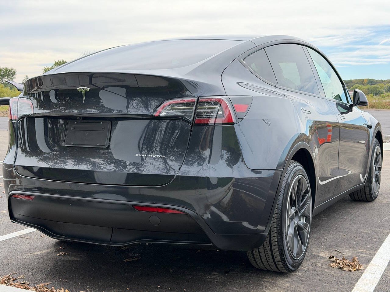 Used 2024 Tesla Model Y Long Range AWD/4WD image 5