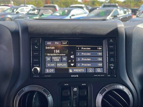 Used 2017 Jeep Wrangler Unlimited Willys image 21