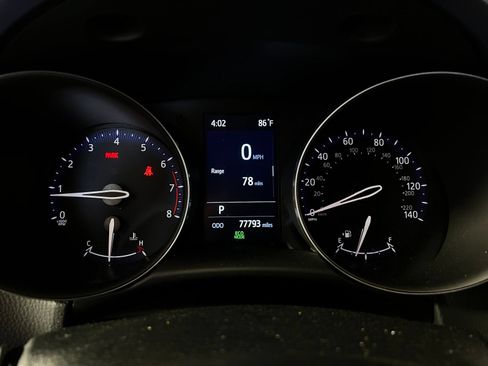 Used 2021 Toyota C-HR XLE FWD image 10