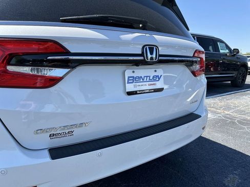 Used 2023 Honda Odyssey Elite image 14
