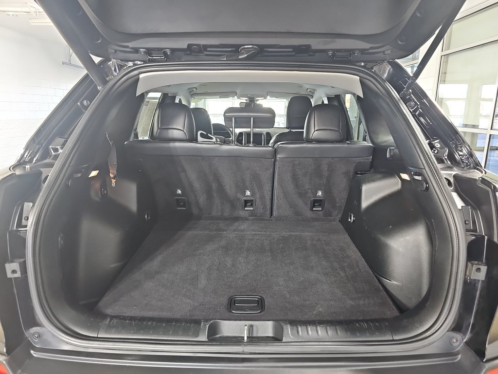Used 2019 Jeep Cherokee Trailhawk AWD/4WD image 15