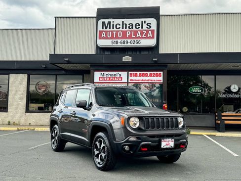 Used 2019 Jeep Renegade Trailhawk w/ UConnect 8.4 Nav Group AWD/4WD image 2