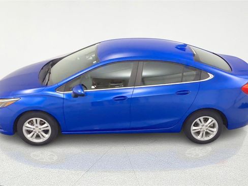 Used 2017 Chevrolet Cruze LT image 7