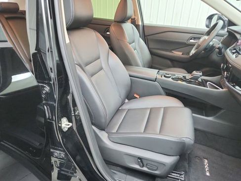 Used 2025 Nissan Rogue SL AWD/4WD image 36