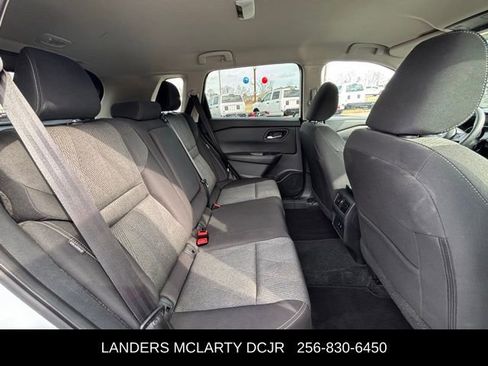 Used 2024 Nissan Rogue SV image 11