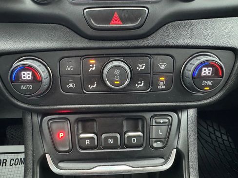 Used 2018 GMC Terrain SLT w/ Preferred Package image 20