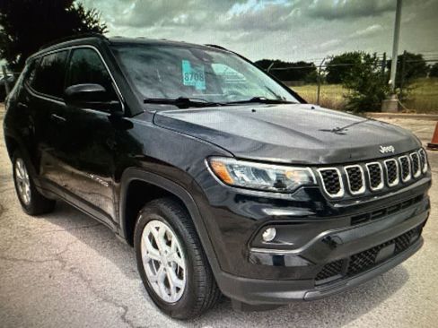 Used 2024 Jeep Compass Latitude AWD/4WD image 6