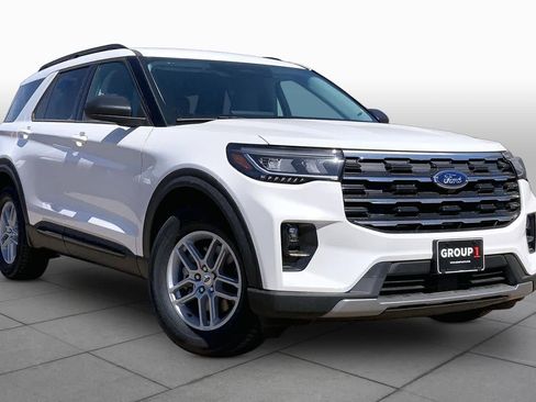 New 2026 Ford Explorer Active RWD image 2