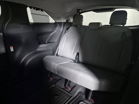 New 2026 Toyota Sienna XLE FWD image 33