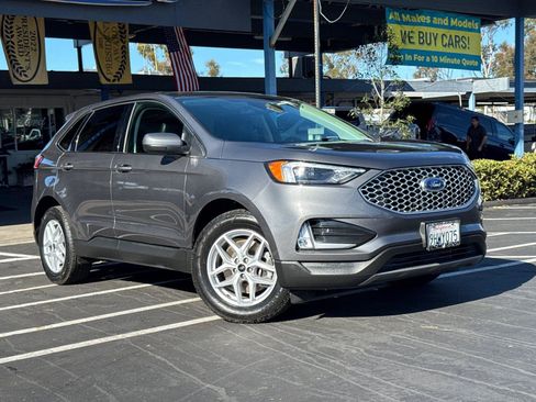 Used 2023 Ford Edge SEL w/ Convenience Package AWD/4WD image 2
