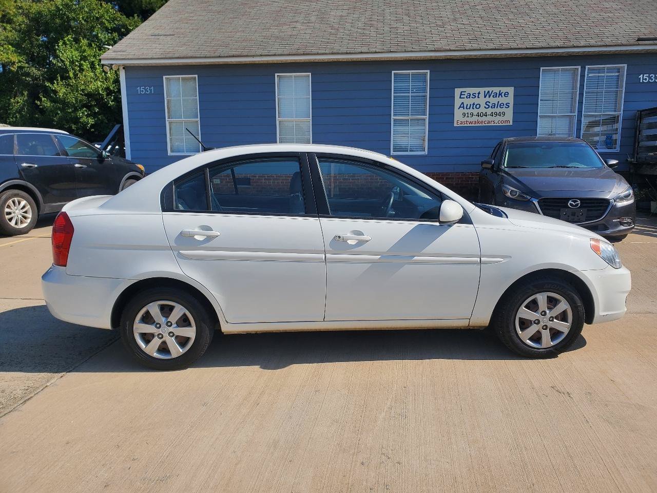 Used 2011 Hyundai Accent GLS FWD image 4