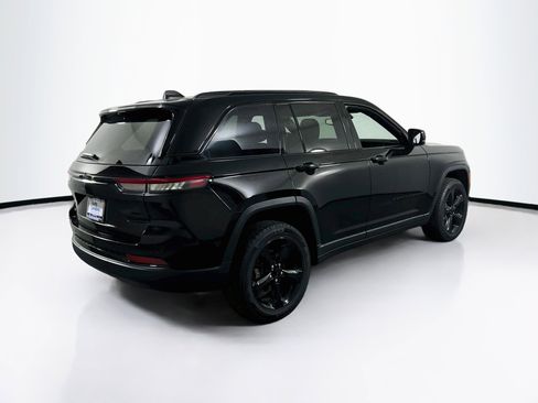 Used 2023 Jeep Grand Cherokee Altitude image 5