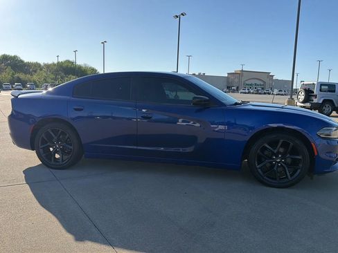 Used 2019 Dodge Charger SXT w/ Blacktop Package image 25