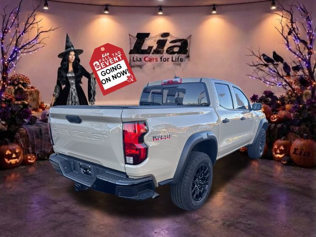 Used 2024 Chevrolet Colorado Trail Boss w/ Advanced Trailering Package AWD/4WD image 3