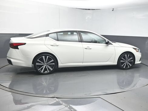 Used 2019 Nissan Altima 2.5 SR FWD image 8
