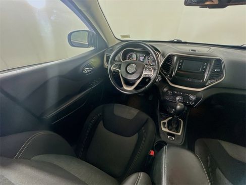 Used 2014 Jeep Cherokee Latitude w/ Comfort/Convenience Group image 9