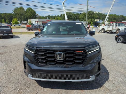 New 2025 Honda Pilot TrailSport image 11