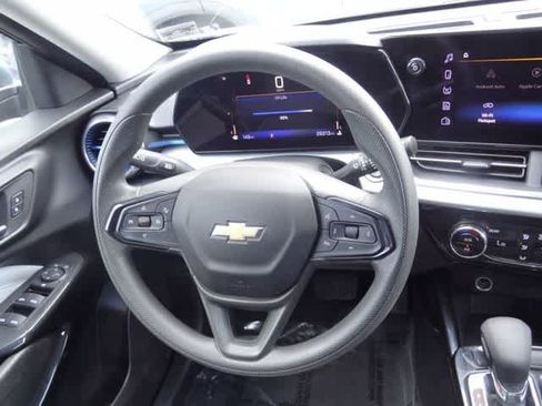 Used 2025 Chevrolet Trax LT image 12