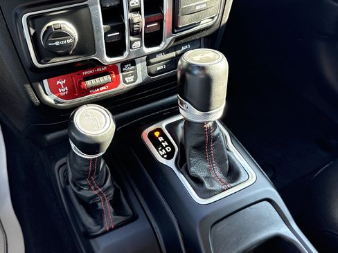 Used 2021 Jeep Wrangler Unlimited Rubicon w/ Uconnect 4C Nav & Sound Group image 25