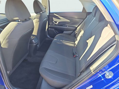Used 2023 Hyundai Elantra SE w/ Cargo Package image 27