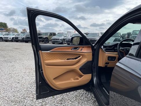 Used 2024 Jeep Grand Cherokee L Summit AWD/4WD image 27