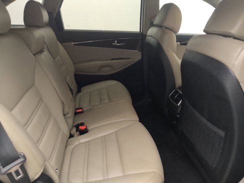 Used 2017 Kia Sorento EX FWD image 19