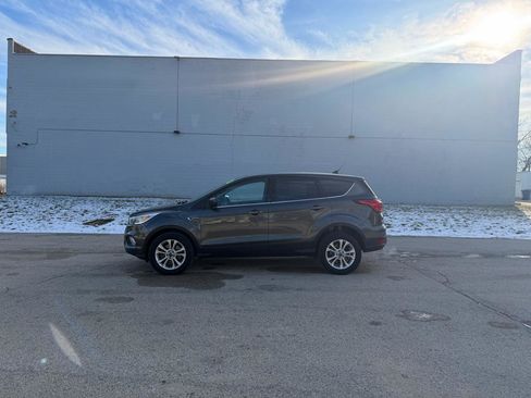 Used 2019 Ford Escape SE image 4