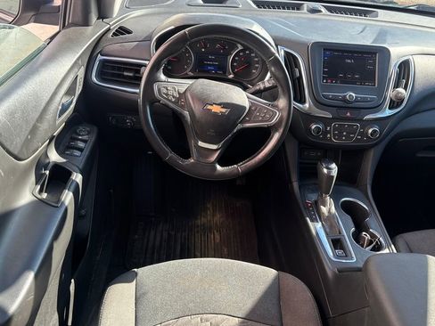 Used 2020 Chevrolet Equinox LT image 2