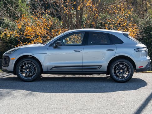 Certified 2025 Porsche Macan Turbo image 2