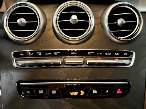 Used 2022 Mercedes-Benz GLC 300 4MATIC Coupe image 36