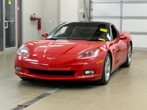 Used 2006 Chevrolet Corvette Coupe w/ Preferred Equipment Group RWD image 3