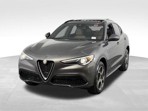 Used 2023 Alfa Romeo Stelvio Ti AWD/4WD image 9