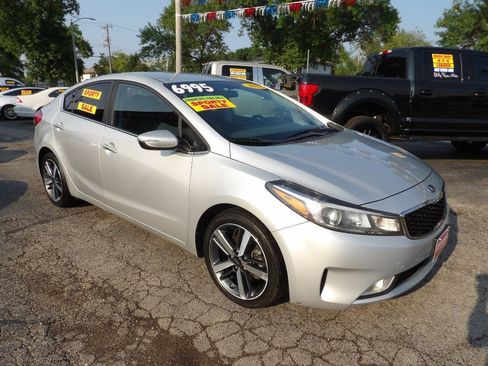 Used 2017 Kia Forte EX FWD image 3