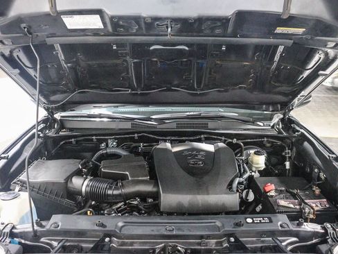 Certified 2017 Toyota Tacoma TRD Off-Road w/ Tow Package RWD image 30
