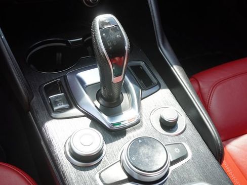 Used 2020 Alfa Romeo Giulia RWD image 24