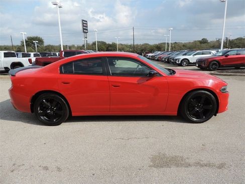 Used 2020 Dodge Charger SXT w/ Blacktop Package image 4