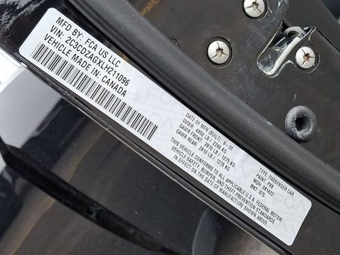 Used 2020 Dodge Challenger SXT RWD image 40