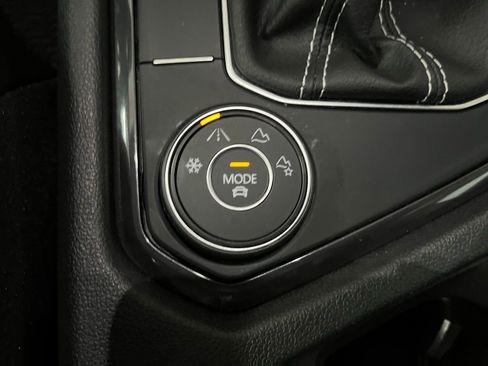 Certified 2022 Volkswagen Tiguan SE w/ Panoramic Sunroof Package image 13