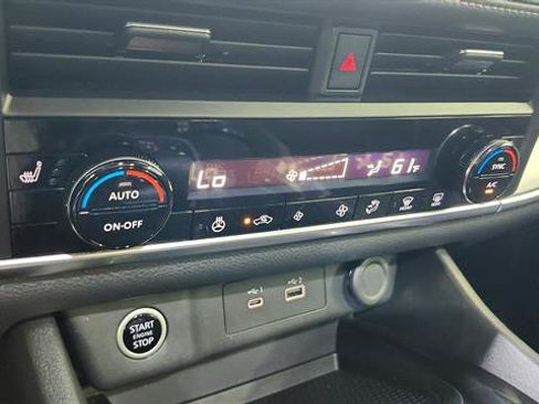 Used 2023 Nissan Rogue SV w/ SV Premium B Package FWD image 18