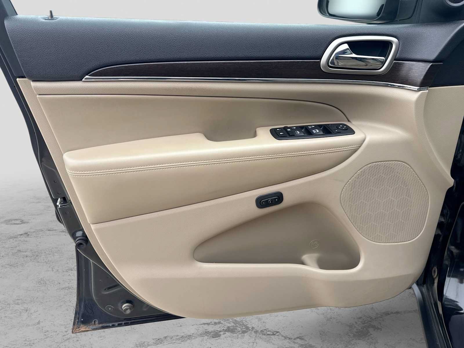 Used 2014 Jeep Grand Cherokee Limited AWD/4WD image 30