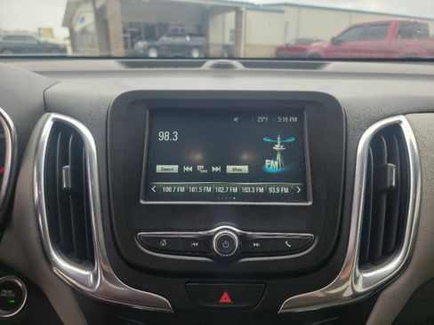 Used 2018 Chevrolet Equinox LS image 19
