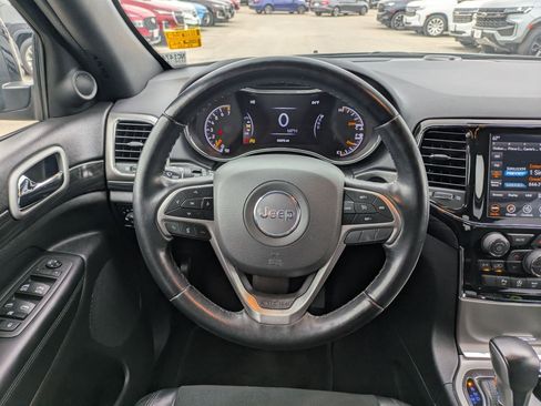 Used 2022 Jeep Grand Cherokee Laredo X image 19