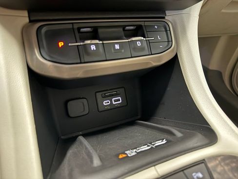 Used 2021 GMC Acadia Denali w/ Denali Technology Package FWD image 20