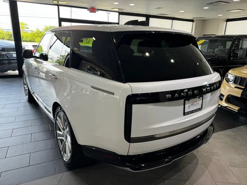 Used 2023 Land Rover Range Rover SE AWD/4WD image 3